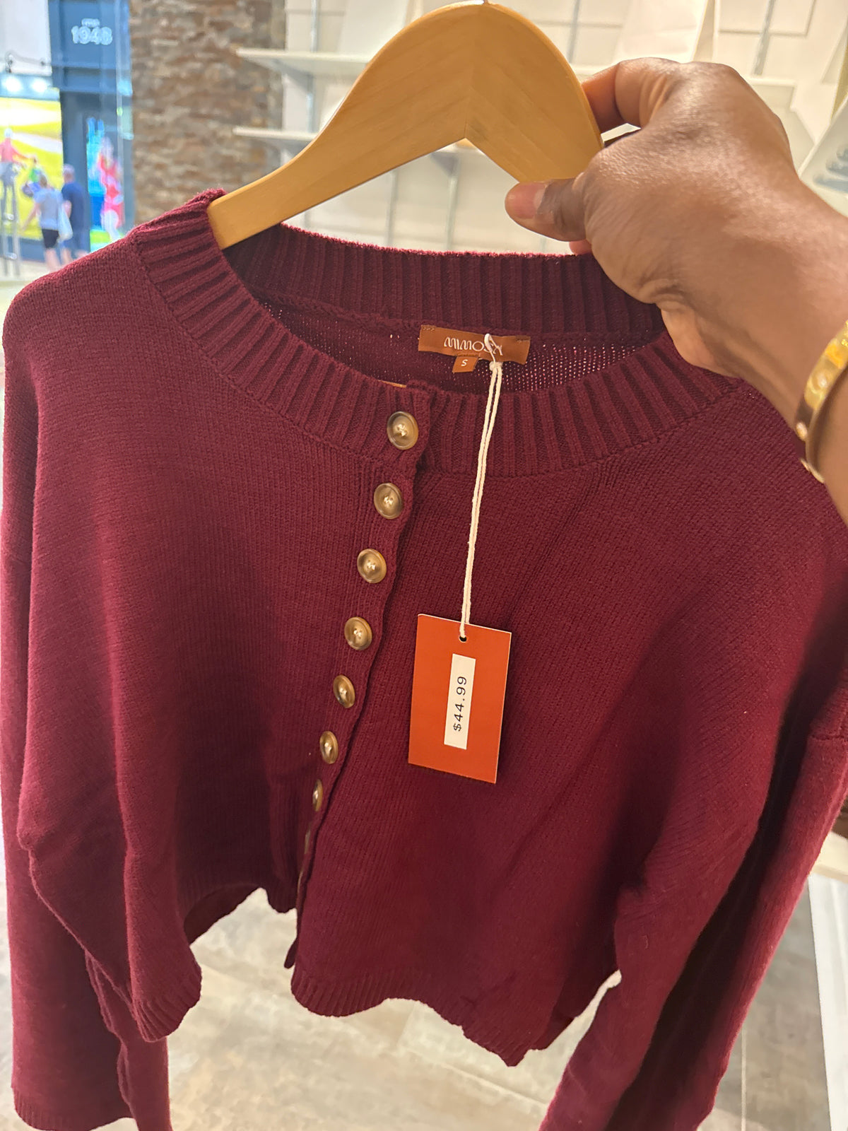 Red cashmere Feel sweater ￼
